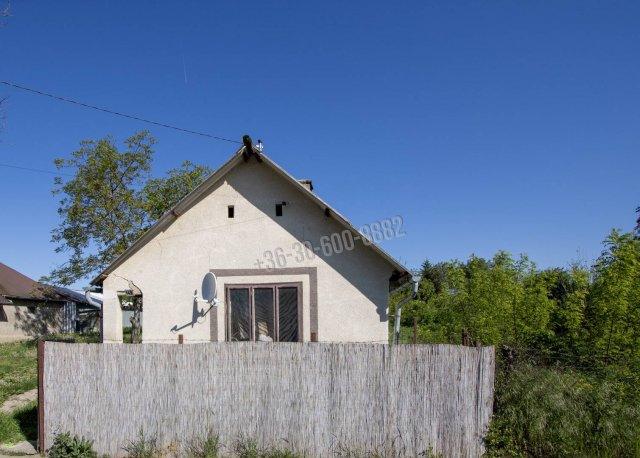 Eladó családi ház, Nagyszokolyon 3.3 M Ft, 1 szobás