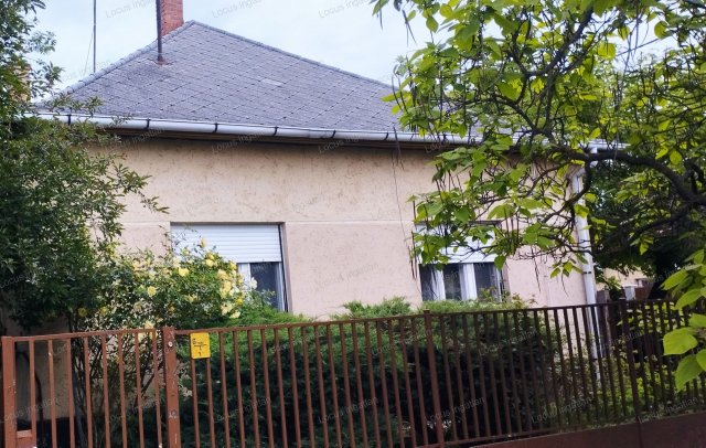 Eladó családi ház, Törökszentmiklóson 28 M Ft, 3 szobás