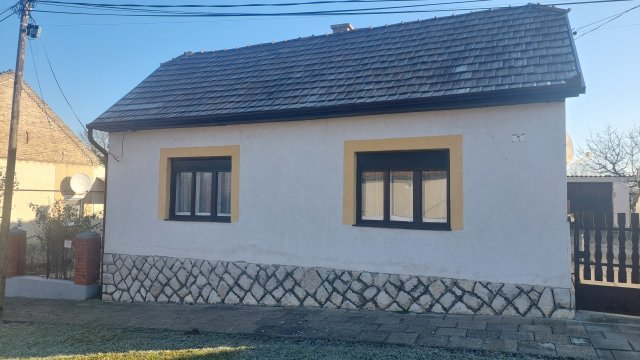 Eladó családi ház, Dombóváron 18.9 M Ft, 3 szobás