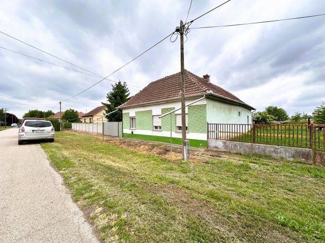 Eladó családi ház, Almáskamaráson 6 M Ft, 2 szobás