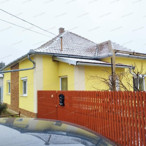 Eladó családi ház, Törökszentmiklóson 32.5 M Ft, 4 szobás