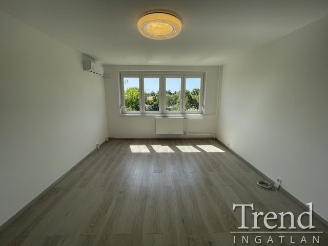 Eladó panellakás, Dunaújvárosban 34.9 M Ft, 2 szobás