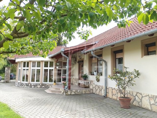 Eladó családi ház, Szaporcán 99 M Ft, 4 szobás