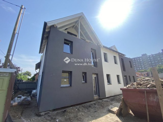 Eladó családi ház, Budapesten, XV. kerületben 109 M Ft, 3 szobás