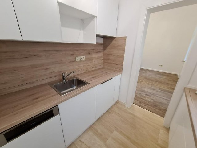 Eladó téglalakás, Budapesten, VI. kerületben 84.9 M Ft, 2 szobás