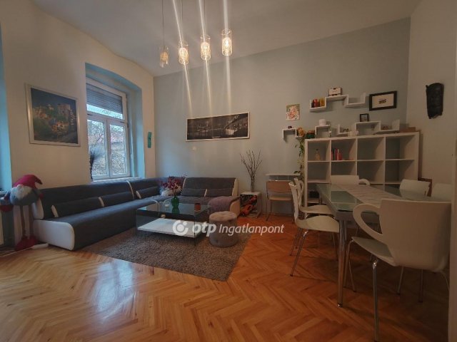 Eladó téglalakás, Budapesten, VII. kerületben 86.9 M Ft