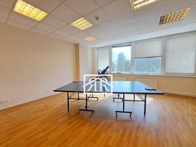 Kiadó iroda, Szegeden 576 E Ft / hó, 5 szobás