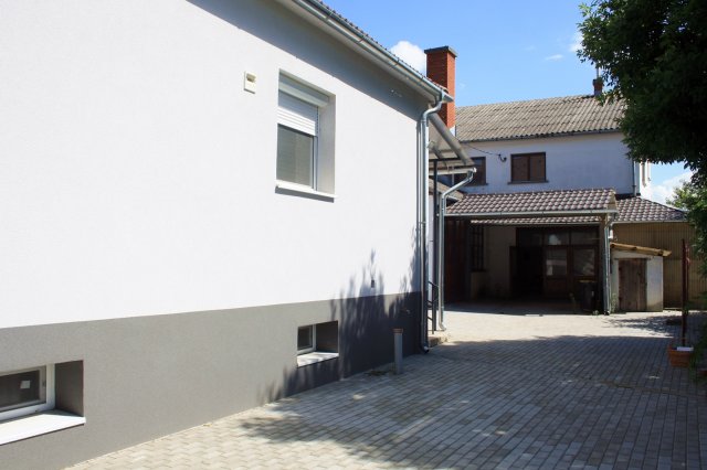 Eladó családi ház, Baján, Vitéz utcában 64.9 M Ft, 3 szobás