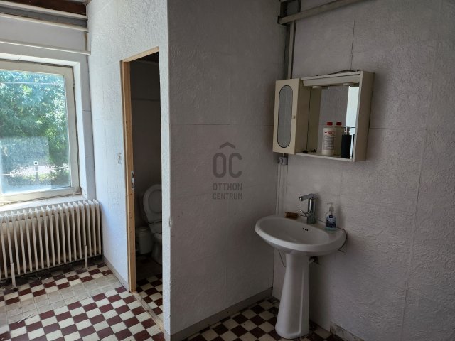 Kiadó ipari ingatlan, Szekszárdon 60 E Ft / hó