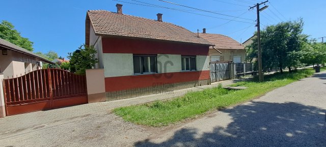 Eladó családi ház, Makón 39.9 M Ft, 3 szobás