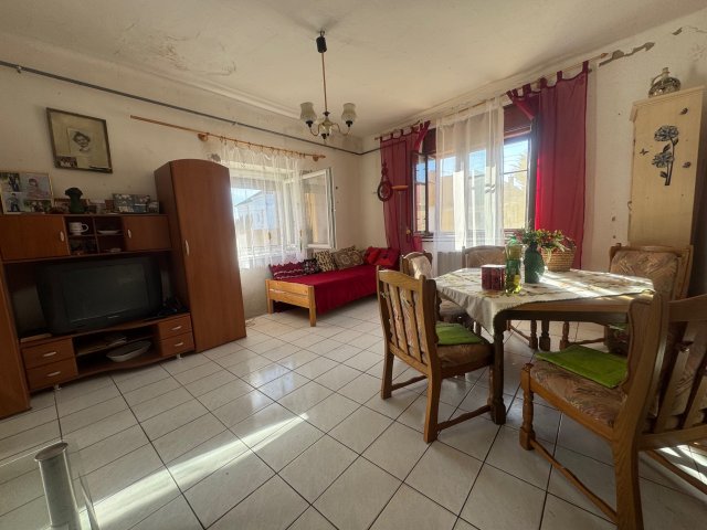 Eladó családi ház, Pázmándon 43 M Ft, 2+1 szobás
