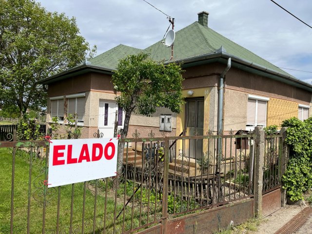 Eladó családi ház, Hajdúsámsonon, Árpád úton 49.9 M Ft