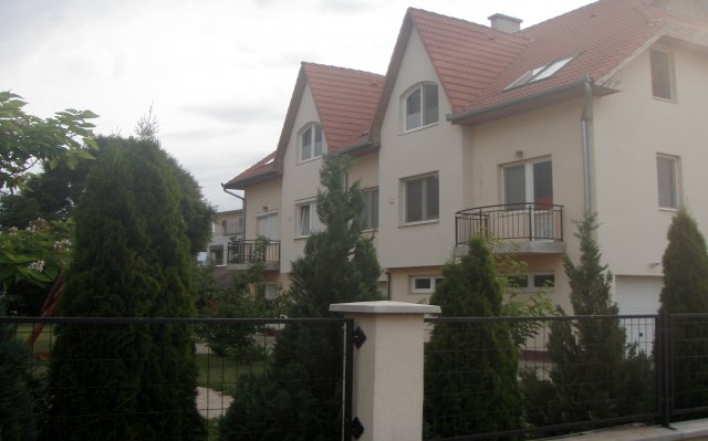 Kiadó téglalakás, albérlet, Debrecenben 270 E Ft / hó, 3 szobás