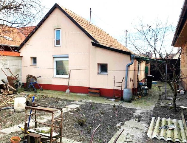 Eladó családi ház, Győrött 25 M Ft, 2 szobás