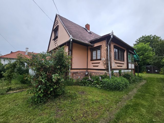 Eladó családi ház, Nagytevelen 24.9 M Ft, 1+2 szobás