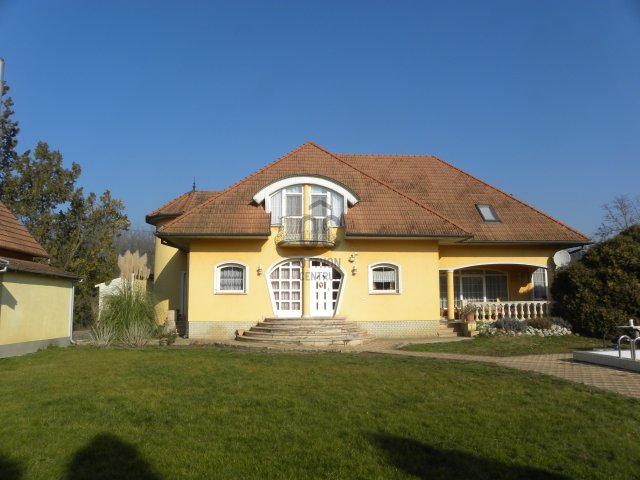 Eladó hotel, Mohácson 121 M Ft / költözzbe.hu