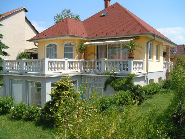 Eladó családi ház, Budakalászon 298.838 M Ft, 6 szobás