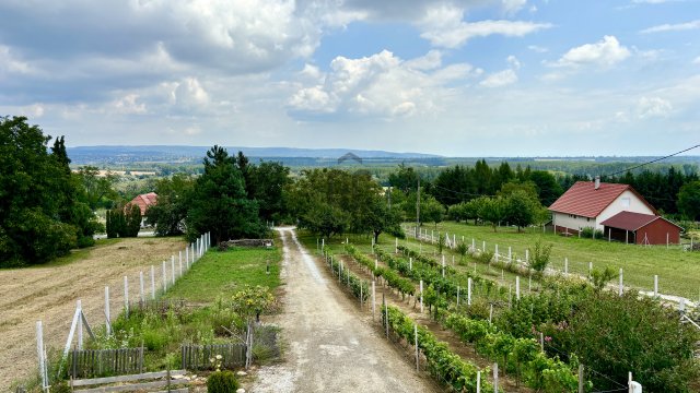 Eladó családi ház, Alsópáhokon 139 M Ft, 5 szobás