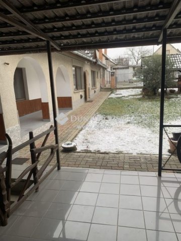 Eladó családi ház, Pécsett 95 M Ft, 5 szobás