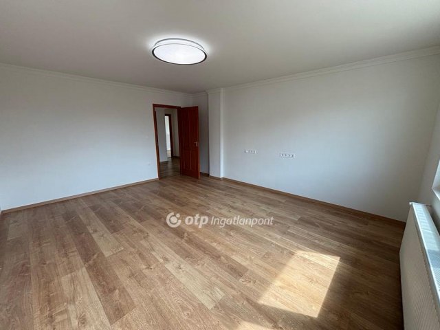 Eladó téglalakás, Szerencsen 24.4 M Ft, 2+2 szobás