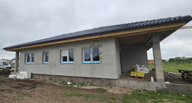 Eladó családi ház, Ságváron 81.9 M Ft, 4 szobás