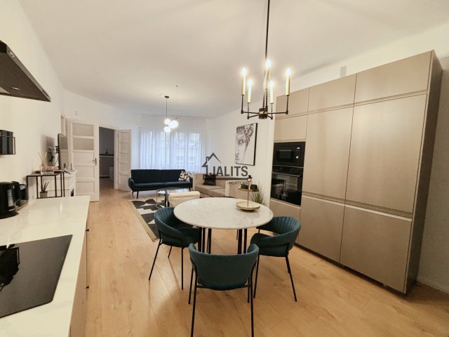 Kiadó téglalakás, albérlet, Budapesten, V. kerületben, 3 szobás