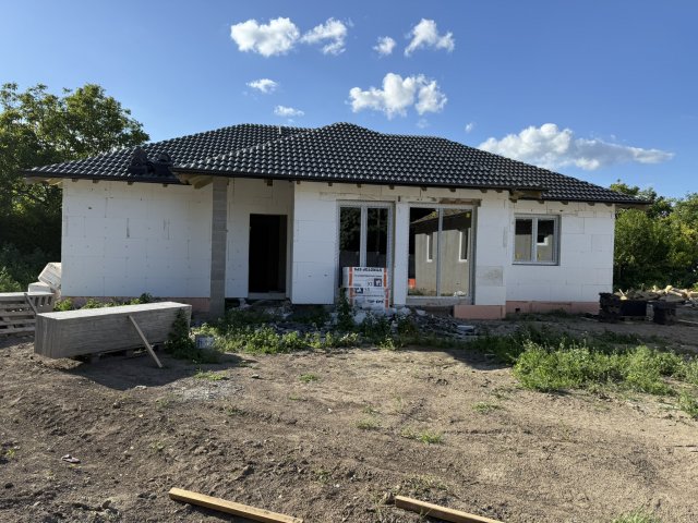 Eladó családi ház, Bicskén 98 M Ft, 4 szobás