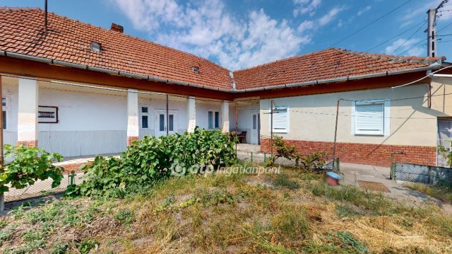Eladó családi ház, Szentistvánon 14.99 M Ft, 2+2 szobás