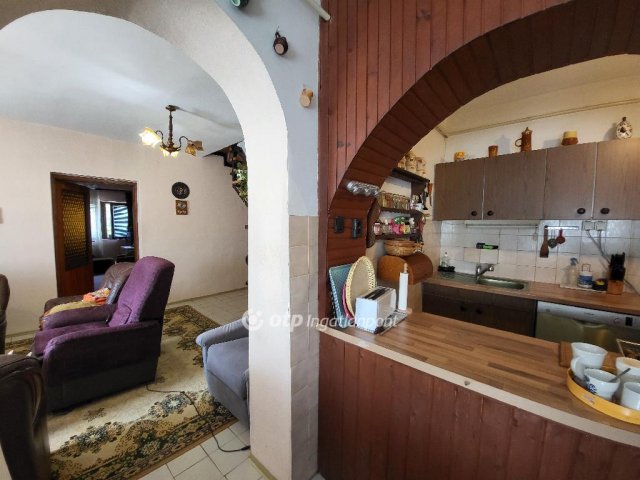 Eladó családi ház, Balatonőszödön 87 M Ft, 6 szobás