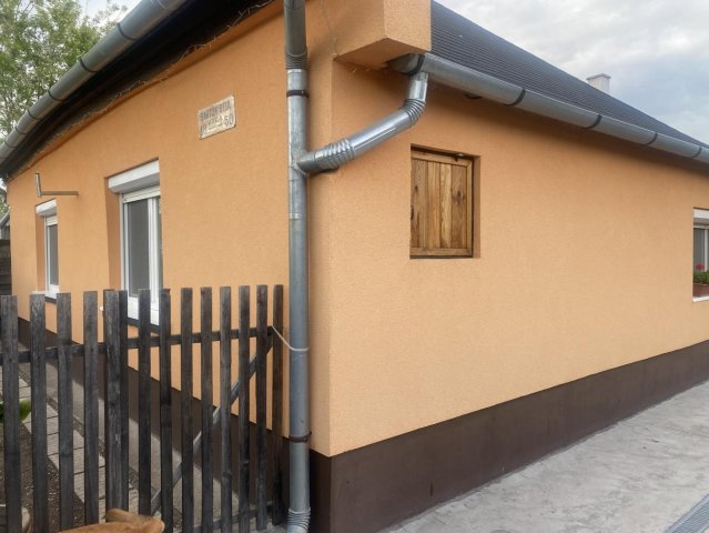 Eladó családi ház, Ácson 51.9 M Ft, 3 szobás
