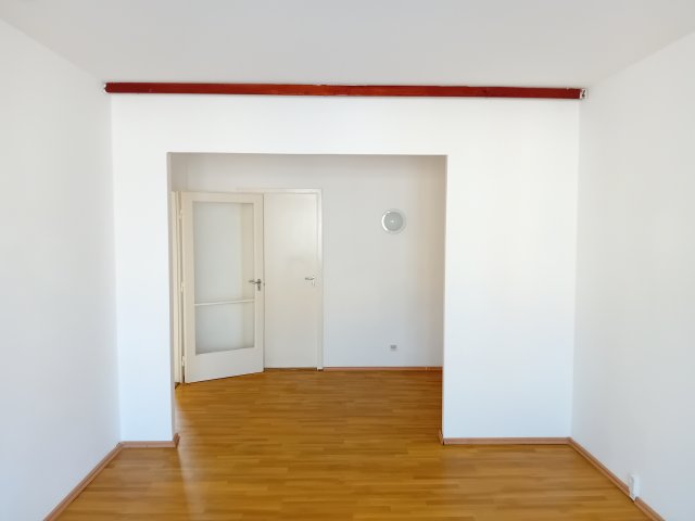 Eladó panellakás, Győrött 43.9 M Ft, 2+1 szobás