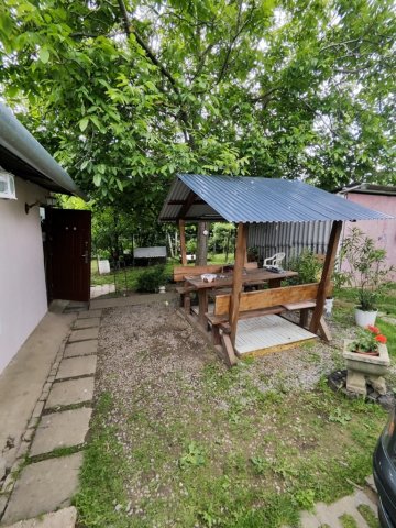 Eladó családi ház, Pécsett 24.9 M Ft, 2 szobás