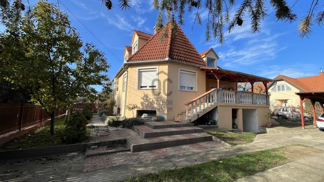 Eladó családi ház, Debrecenben 145.9 M Ft, 8 szobás