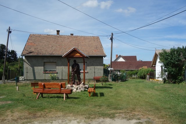 Eladó családi ház, Dányon 25.5 M Ft, 2 szobás