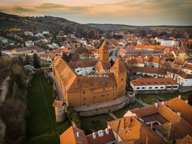 Eladó családi ház, Kőszegen 63.9 M Ft, 3 szobás