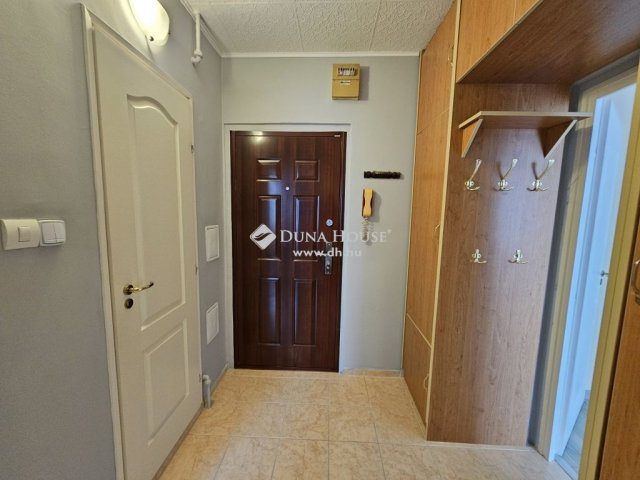 Kiadó panellakás, albérlet, Pécsett 130 E Ft / hó, 2 szobás