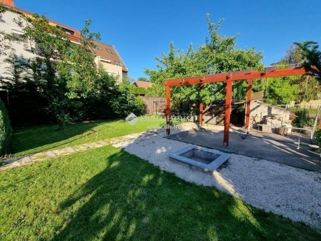 Eladó családi ház, Budapesten, XV. kerületben 89.7 M Ft