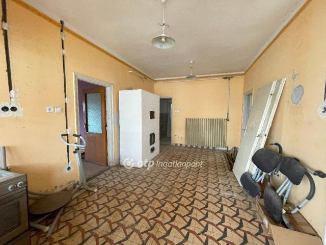 Eladó családi ház, Ságváron 45 M Ft, 3 szobás