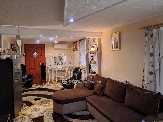 Eladó családi ház, Kiszomboron 35.45 M Ft, 3 szobás