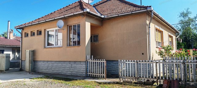Eladó családi ház, Jászberényben 49.7 M Ft, 3 szobás