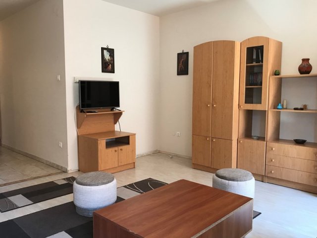 Kiadó téglalakás, albérlet, Pécsett 180 E Ft / hó, 2 szobás