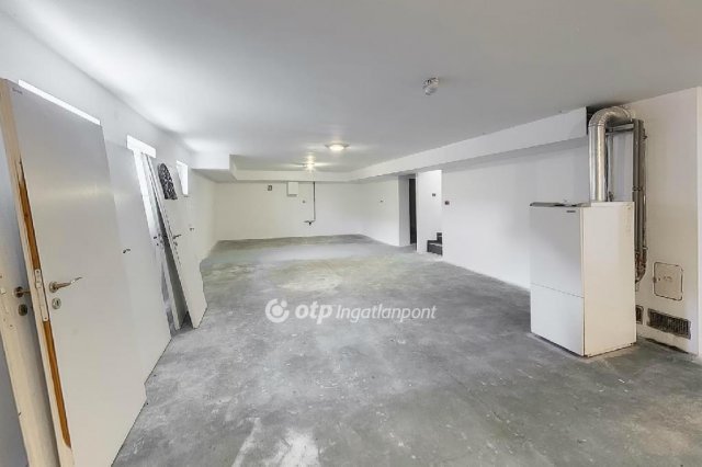 Eladó családi ház, Győrújbaráton 134.9 M Ft, 6+1 szobás