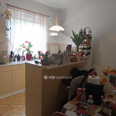 Eladó téglalakás, Vecsésen 75 M Ft, 3+1 szobás