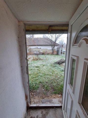 Eladó családi ház, Cegléden 11.4 M Ft, 2 szobás
