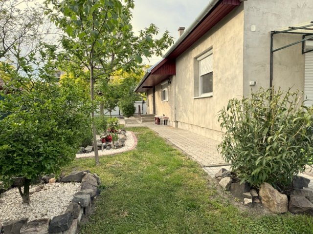 Eladó ikerház, Békésen 20 M Ft, 2 szobás / költözzbe.hu