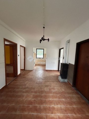 Eladó családi ház, Szigetszentmiklóson 85 M Ft, 9 szobás