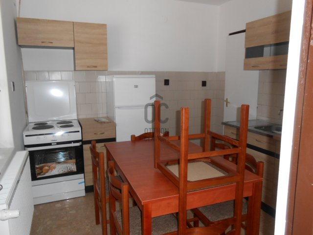 Eladó családi ház, Pakson 50 M Ft, 4 szobás