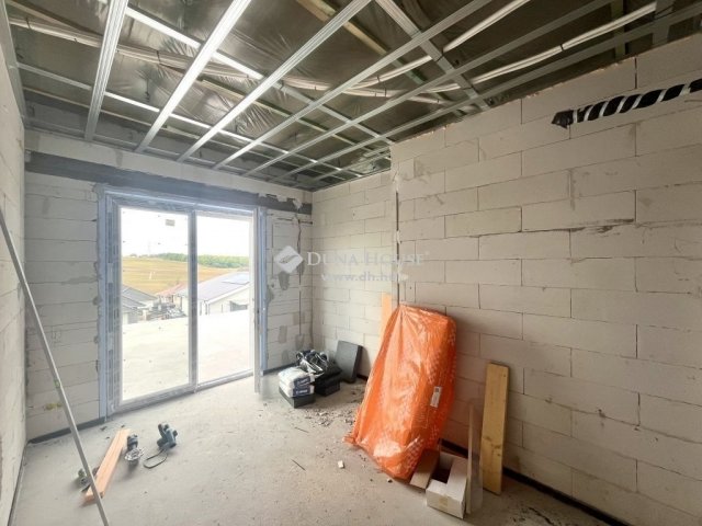 Eladó ikerház, Pécelen 122 M Ft, 5 szobás / költözzbe.hu