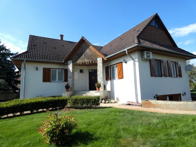 Eladó családi ház, Nagykörűn 115 M Ft, 6 szobás