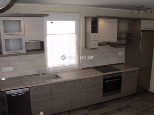 Kiadó téglalakás, albérlet, Pécsett 322 E Ft / hó, 3 szobás